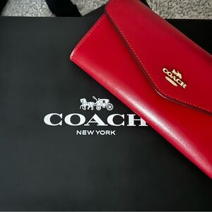 NWT- COACH Red Smooth calf Leather Envelope Wristlet Clutch or crossbody